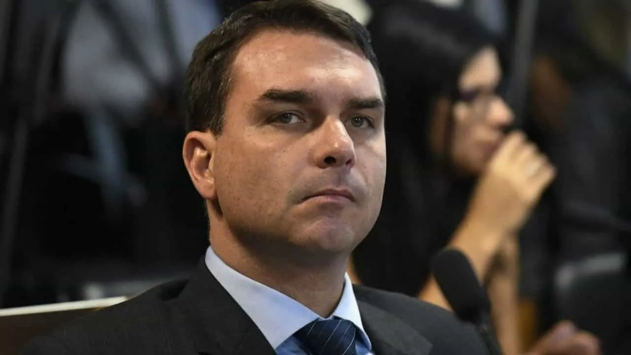 governo-trump-esta-ciente-da-saida-de-flavio-bolsonaro-do-brasil,-dizem-aliados
