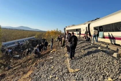 colisao-de-trens-na-espanha-deixa-46-mortos-e-dezenas-de-feridos
