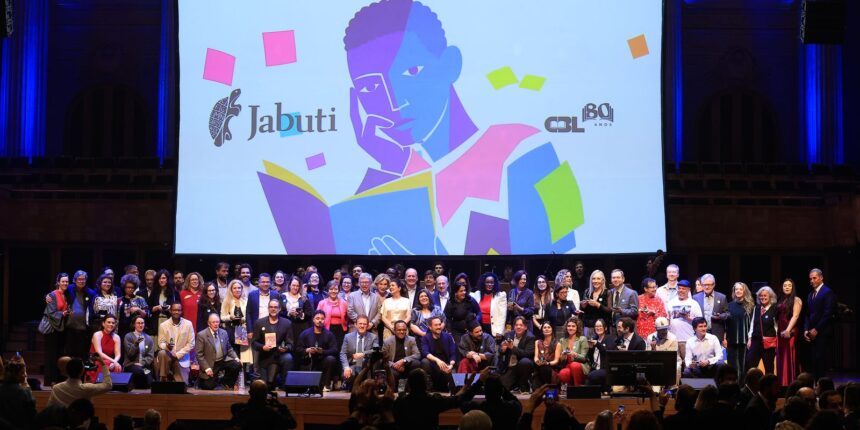 ruy-castro-vence-premio-principal-do-jabuti-pela-2a-vez-consecutiva