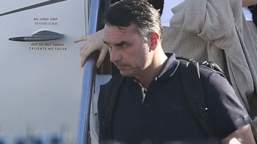 operacao-secreta:-veja-fotos-da-chegada-de-flavio-bolsonaro-nos-eua