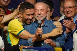 live-da-vitoria-de-lula-e-janones:-que-horas-comeca-e-onde-assistir?