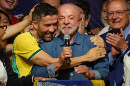 live-da-vitoria-de-lula-e-janones:-que-horas-comeca-e-onde-assistir?