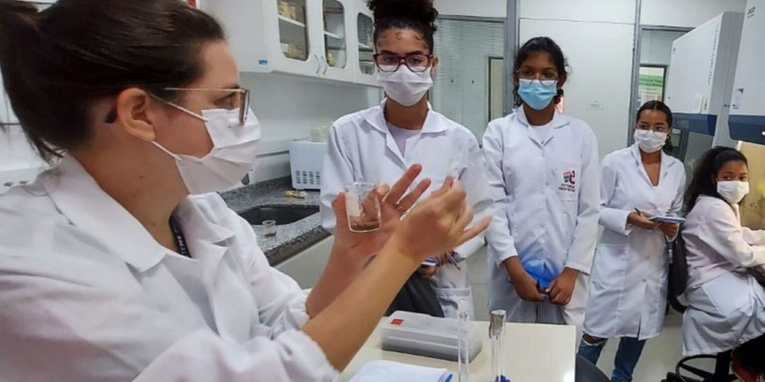 inscricoes-para-o-programa-futuras-cientistas-vao-ate-6-novembro