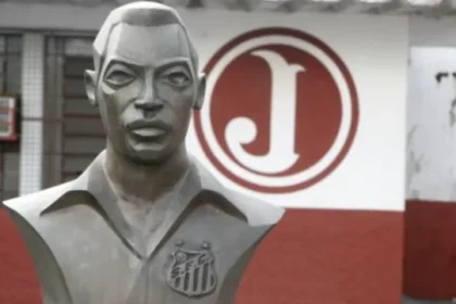juventus-remove-busto-de-pele-de-estadio-da-rua-javari