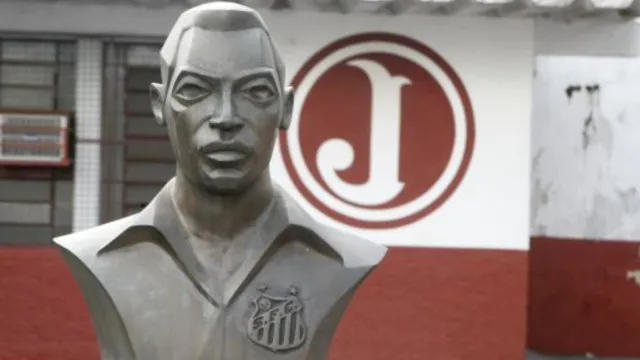 juventus-remove-busto-de-pele-de-estadio-da-rua-javari