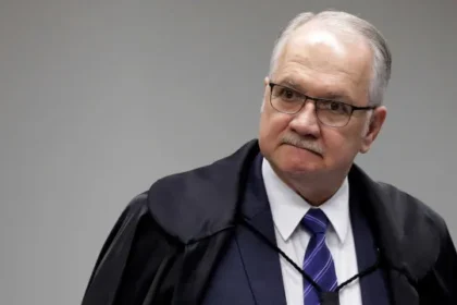 fachin-tenta-conter-divisao-no-stf,-mas-decisao-sobre-inss-incomoda-aliados-de-moraes