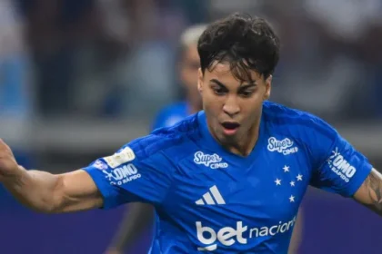 kaio-jorge-decide,-e-cruzeiro-vence-galo-em-jogo-com-susto-de-zagueiro
