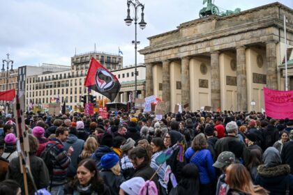 protestos-da-geracao-z-chegam-a-alemanha;-milhares-se-manifestam