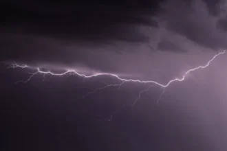 mulher-tem-parada-cardiorrespiratoria-apos-ser-atingida-por-cabo-de-alta-tensao-em-sp